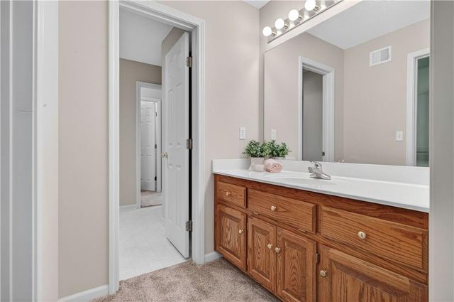 8600 N Richmond Avenue, Kansas City, MO 64157