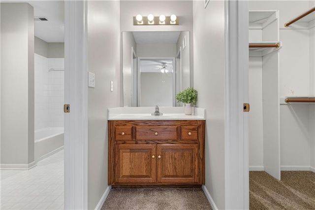 8600 N Richmond Avenue, Kansas City, MO 64157