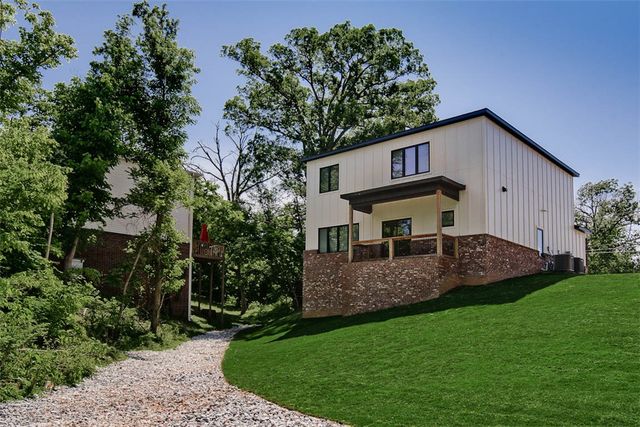 1442 NW Bella Vista Road, Bentonville, AR 72712