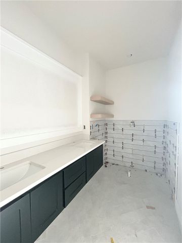 1442 NW Bella Vista Road, Bentonville, AR 72712