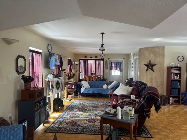 189 Hicks Rd, Penn Twp, PA 16053