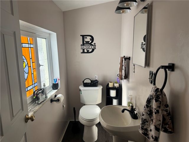 189 Hicks Rd, Penn Twp, PA 16053