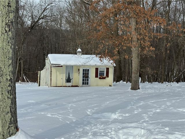 189 Hicks Rd, Penn Twp, PA 16053