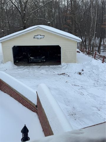 189 Hicks Rd, Penn Twp, PA 16053