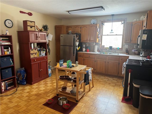 189 Hicks Rd, Penn Twp, PA 16053