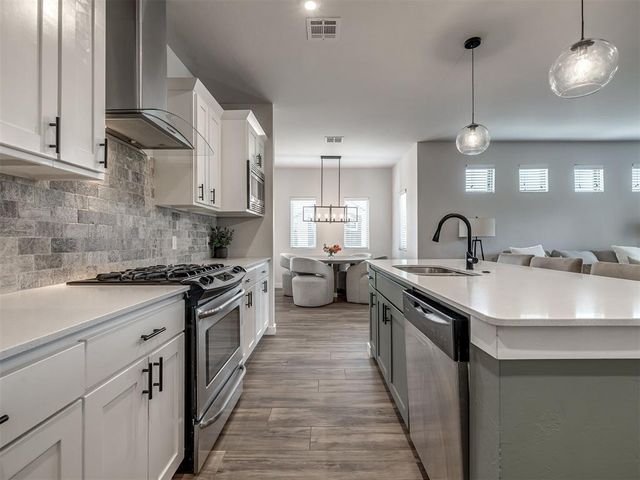 11125 SW 32nd Street, Yukon, OK 73099