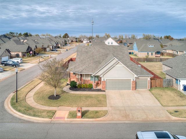 11125 SW 32nd Street, Yukon, OK 73099