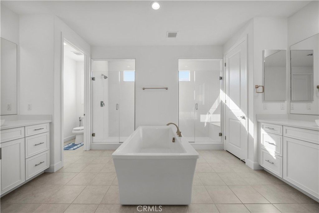 Image 13 of property listing at 8327 N Mariposa Court, Canoga Park, CA 91304