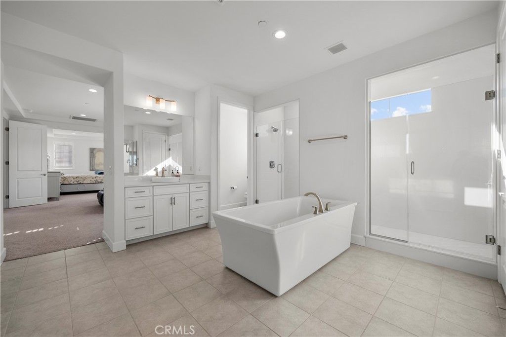 Image 14 of property listing at 8327 N Mariposa Court, Canoga Park, CA 91304