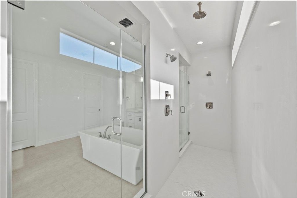 Image 17 of property listing at 8327 N Mariposa Court, Canoga Park, CA 91304