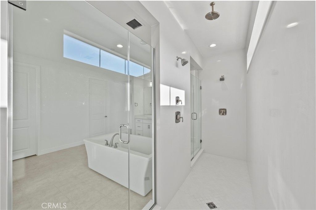 Image 18 of property listing at 8327 N Mariposa Court, Canoga Park, CA 91304