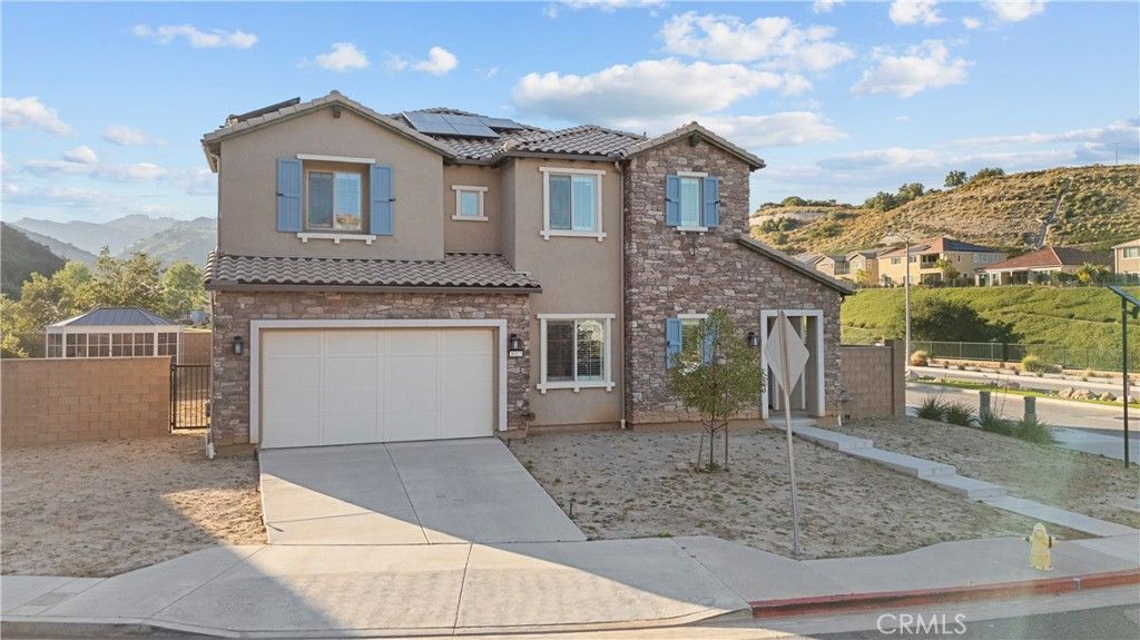 Image 2 of property listing at 8327 N Mariposa Court, Canoga Park, CA 91304