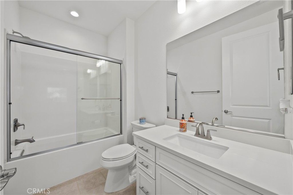 Image 20 of property listing at 8327 N Mariposa Court, Canoga Park, CA 91304