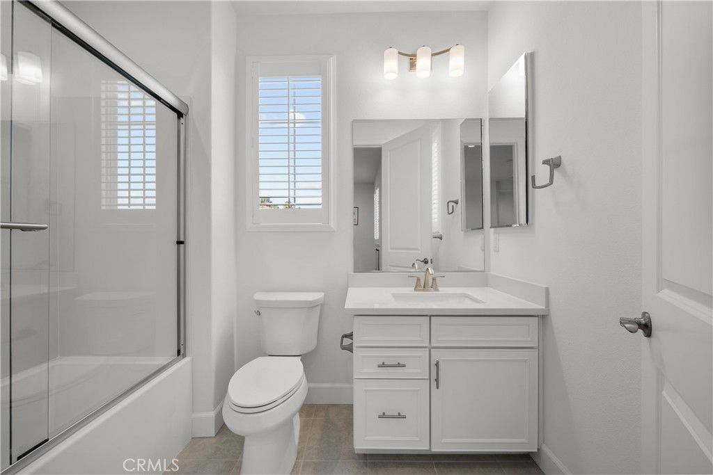 Image 24 of property listing at 8327 N Mariposa Court, Canoga Park, CA 91304