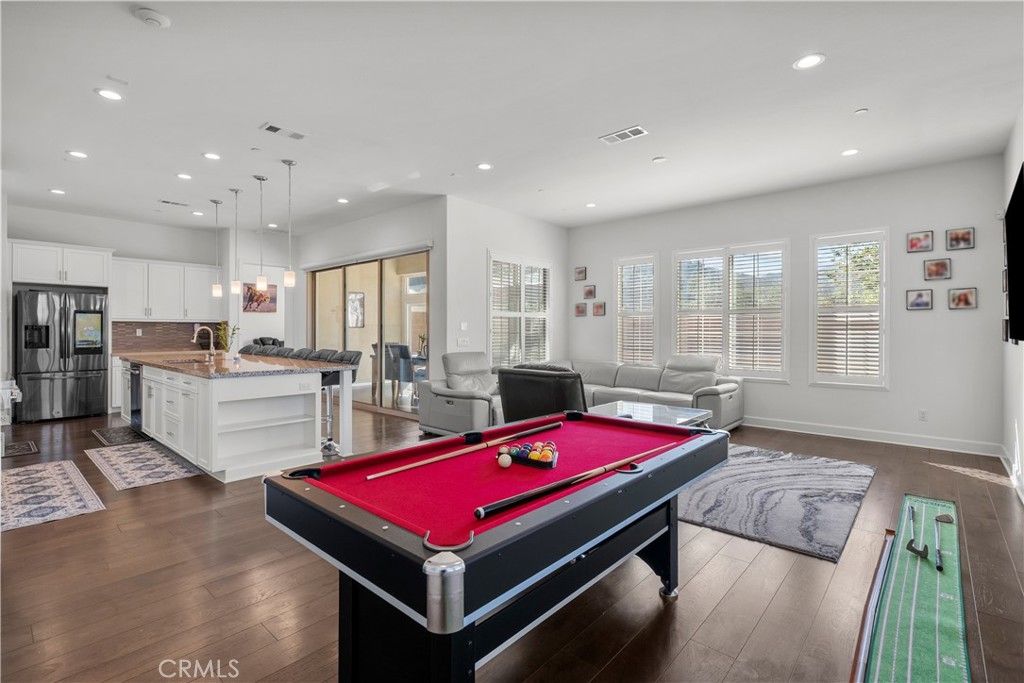 Image 31 of property listing at 8327 N Mariposa Court, Canoga Park, CA 91304