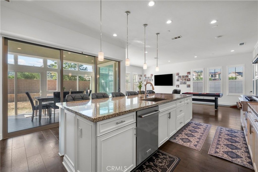 Image 37 of property listing at 8327 N Mariposa Court, Canoga Park, CA 91304