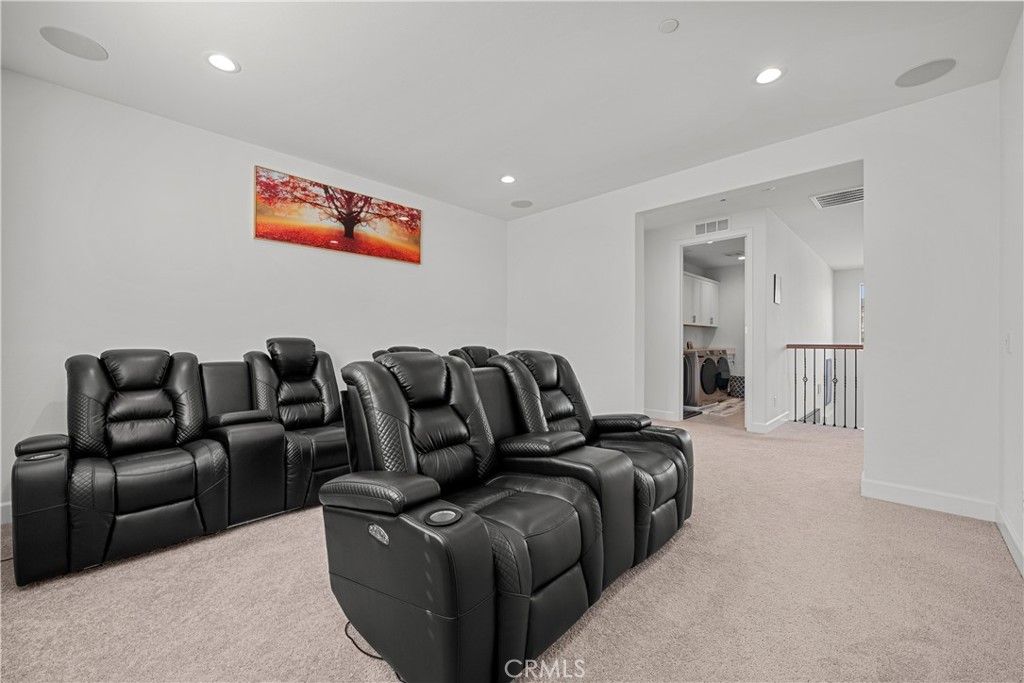 Image 5 of property listing at 8327 N Mariposa Court, Canoga Park, CA 91304