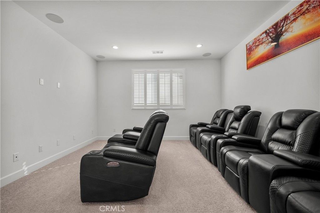 Image 6 of property listing at 8327 N Mariposa Court, Canoga Park, CA 91304