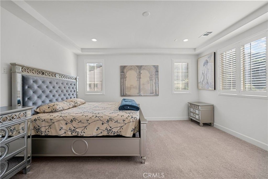 Image 9 of property listing at 8327 N Mariposa Court, Canoga Park, CA 91304