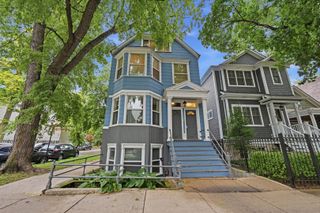 2135 W Barry Avenue, Chicago, IL 60618