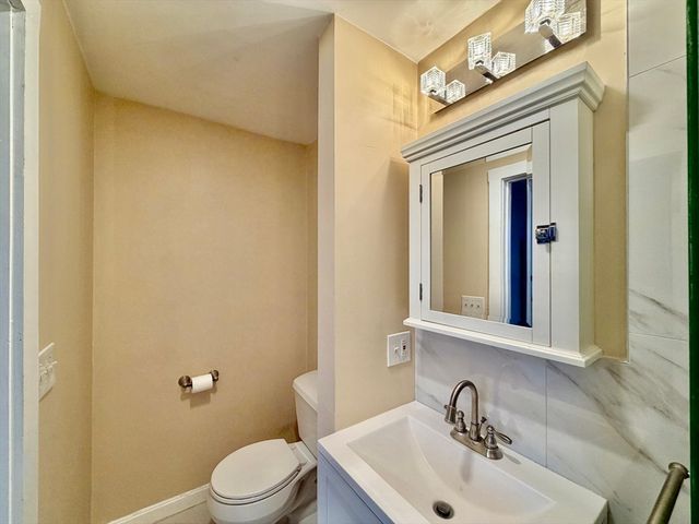 12 Hall Pl 1, Quincy, MA 02169