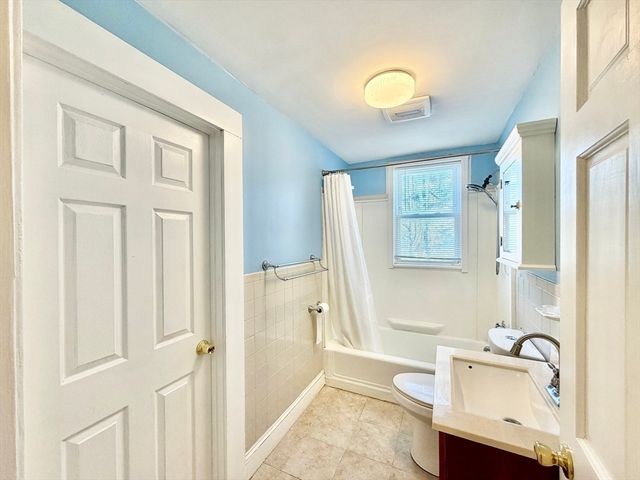 12 Hall Pl 1, Quincy, MA 02169