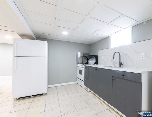 34 Kearney, Lyndhurst, NJ 07071