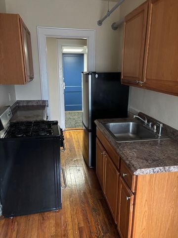 50 Broadway 34, Beverly, MA 01915