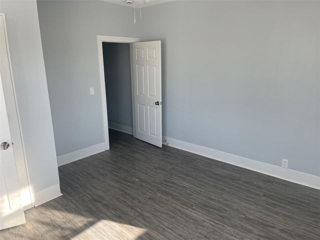 5202 Avenue S 1, Galveston, TX 77551