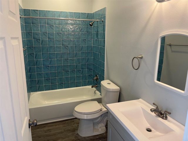 5202 Avenue S 1, Galveston, TX 77551