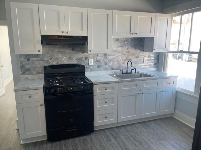 5202 Avenue S 1, Galveston, TX 77551