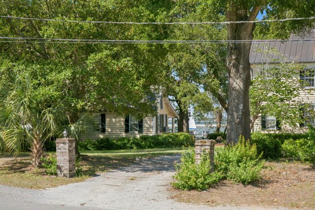 328 Bennett Street, Mount Pleasant, SC 29464