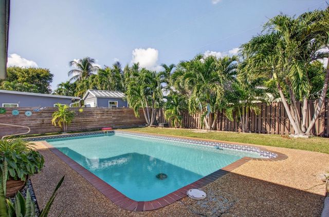 301 SE 8th Court, Pompano Beach, FL 33060