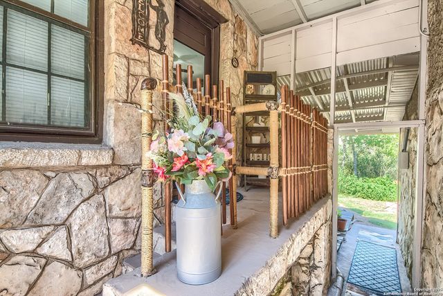 6986 County Road 271, Mico, TX 78056