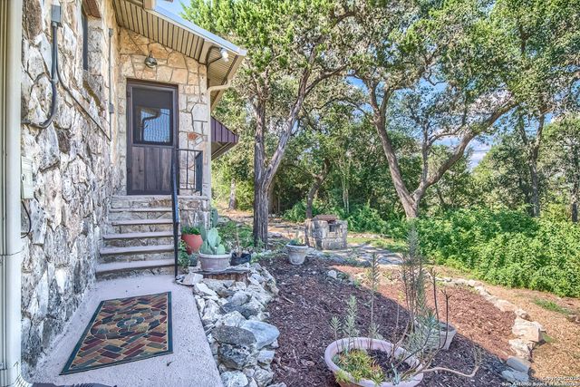 6986 County Road 271, Mico, TX 78056