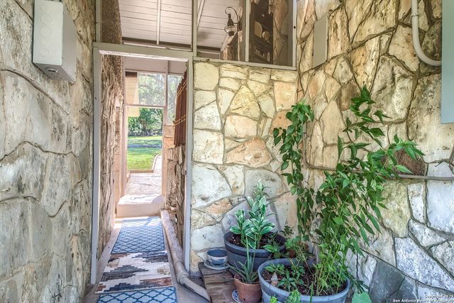 6986 County Road 271, Mico, TX 78056