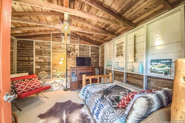 6986 County Road 271, Mico, TX 78056