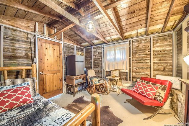 6986 County Road 271, Mico, TX 78056