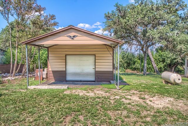 6986 County Road 271, Mico, TX 78056