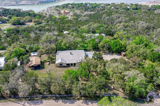 6986 County Road 271, Mico, TX 78056