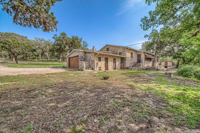 6986 County Road 271, Mico, TX 78056