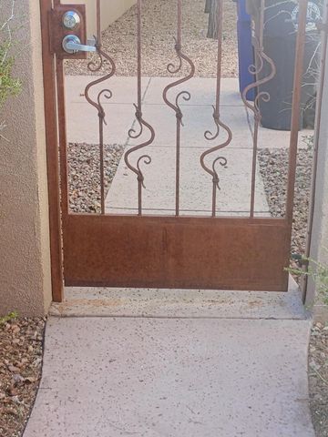 8815 Desert Finch Lane NE, Albuquerque, NM 87122