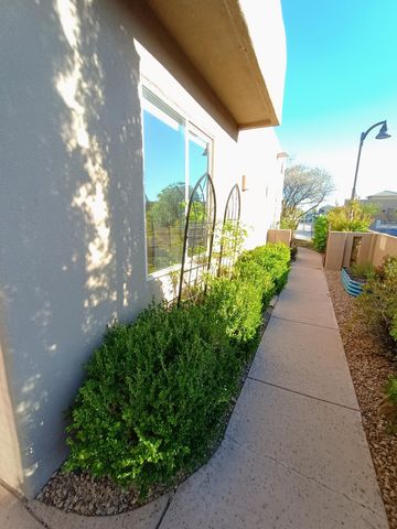 8815 Desert Finch Lane NE, Albuquerque, NM 87122