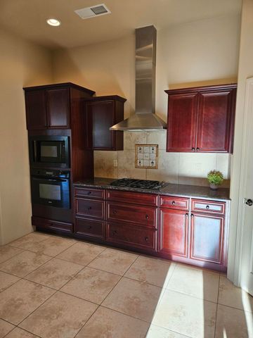 8815 Desert Finch Lane NE, Albuquerque, NM 87122