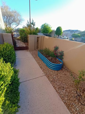 8815 Desert Finch Lane NE, Albuquerque, NM 87122