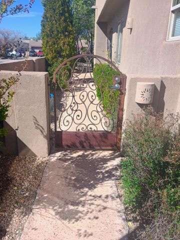 8815 Desert Finch Lane NE, Albuquerque, NM 87122