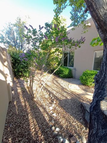 8815 Desert Finch Lane NE, Albuquerque, NM 87122