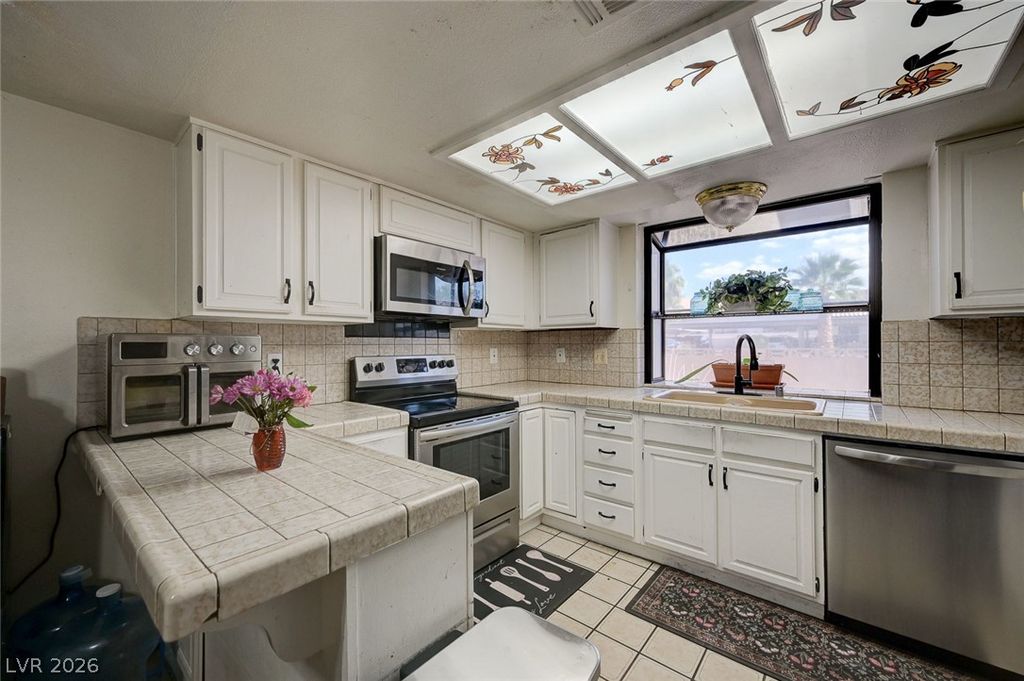 3363 Vema Drive, Las Vegas, NV 89121 — photo 3