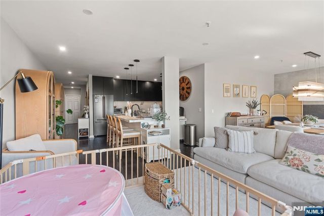 226 The Promenade, Edgewater, NJ 07020