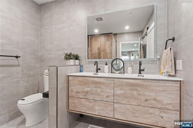 226 The Promenade, Edgewater, NJ 07020